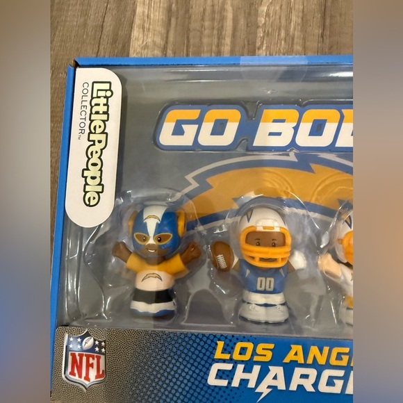 Fisher Price Little People x NFL Collector Los Angeles Chargers Figure 4-Pack - Picture 13 of 16